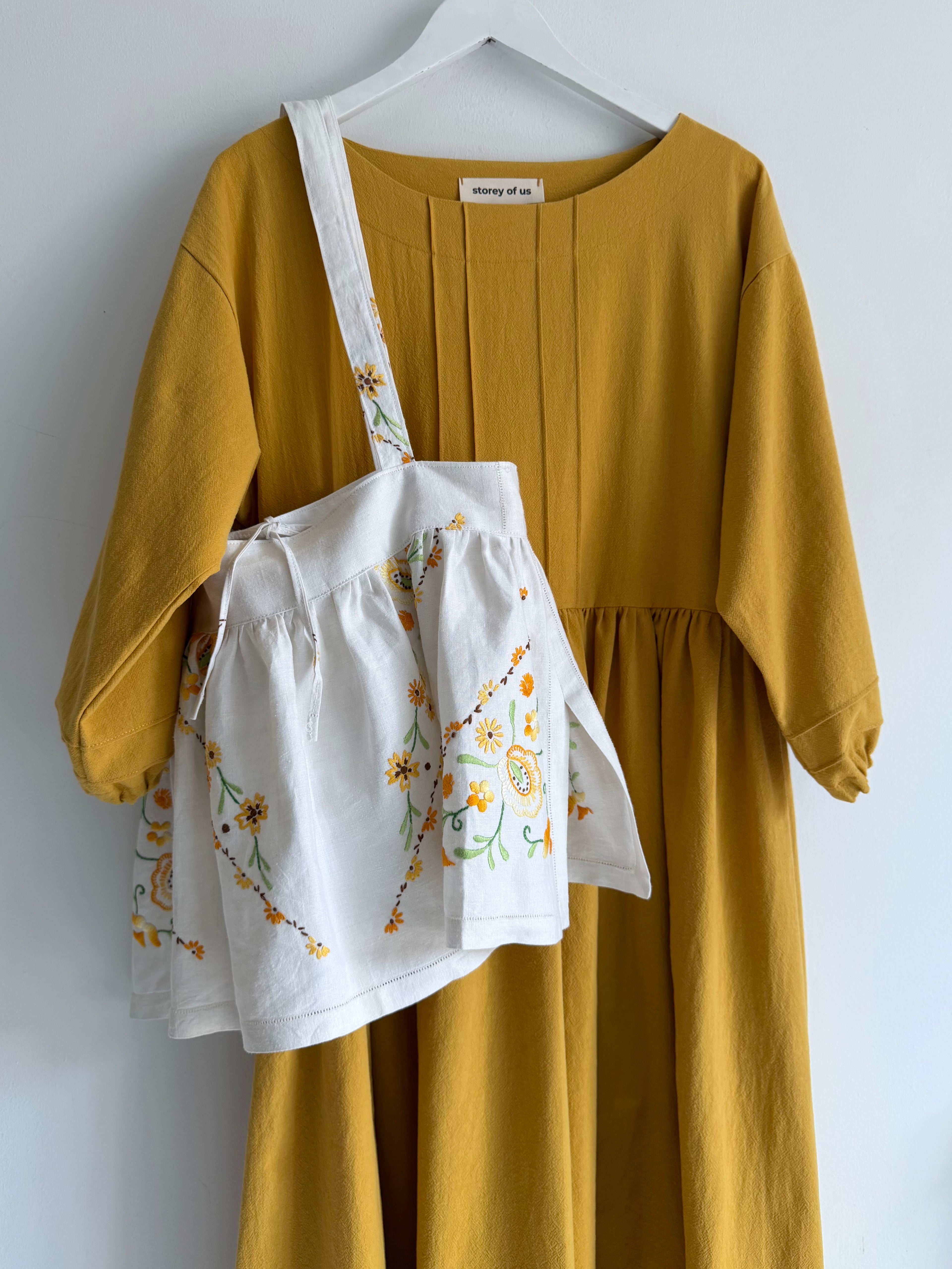 The Story Bag ~ white & yellow