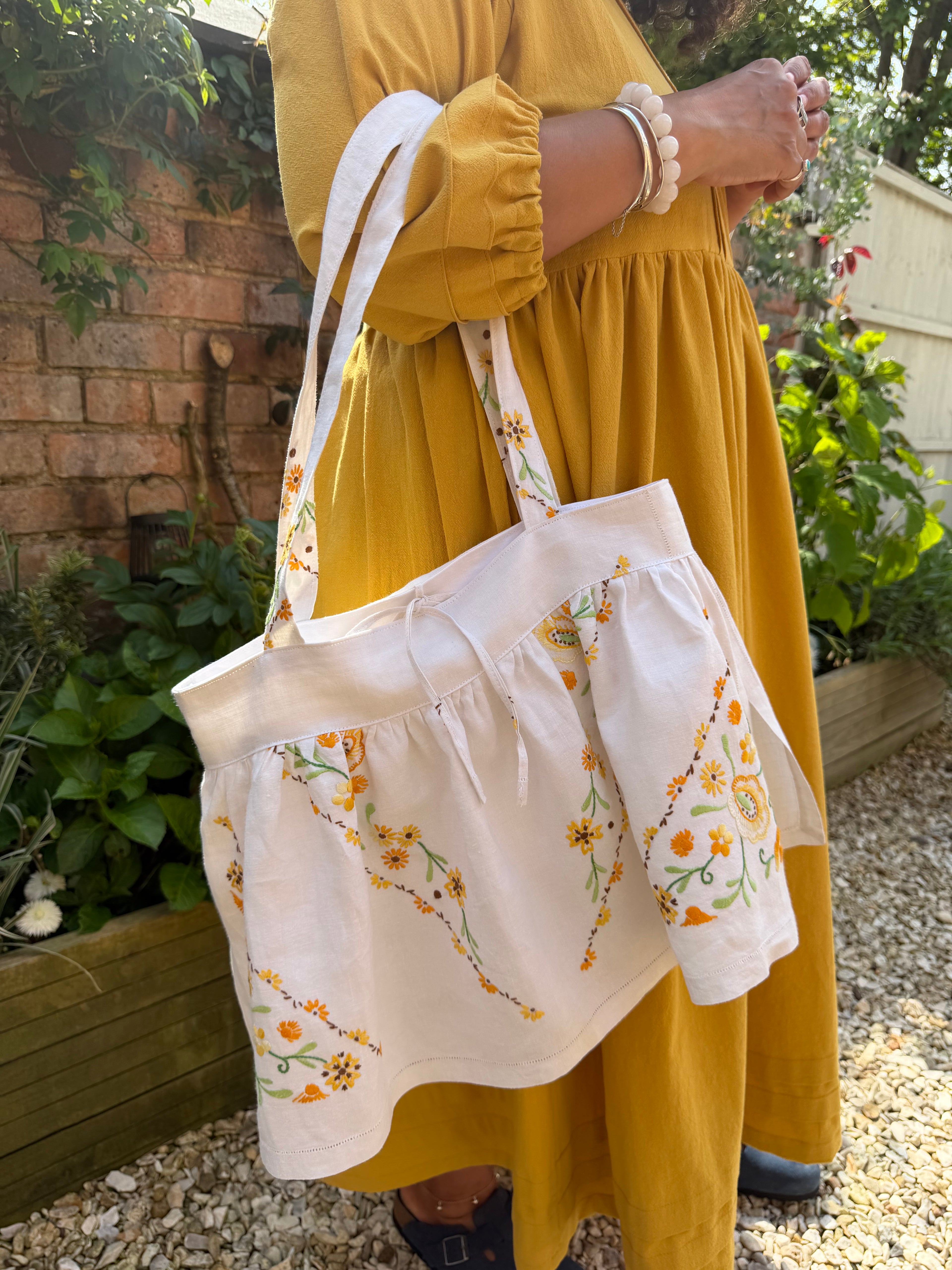The Story Bag ~ white & yellow